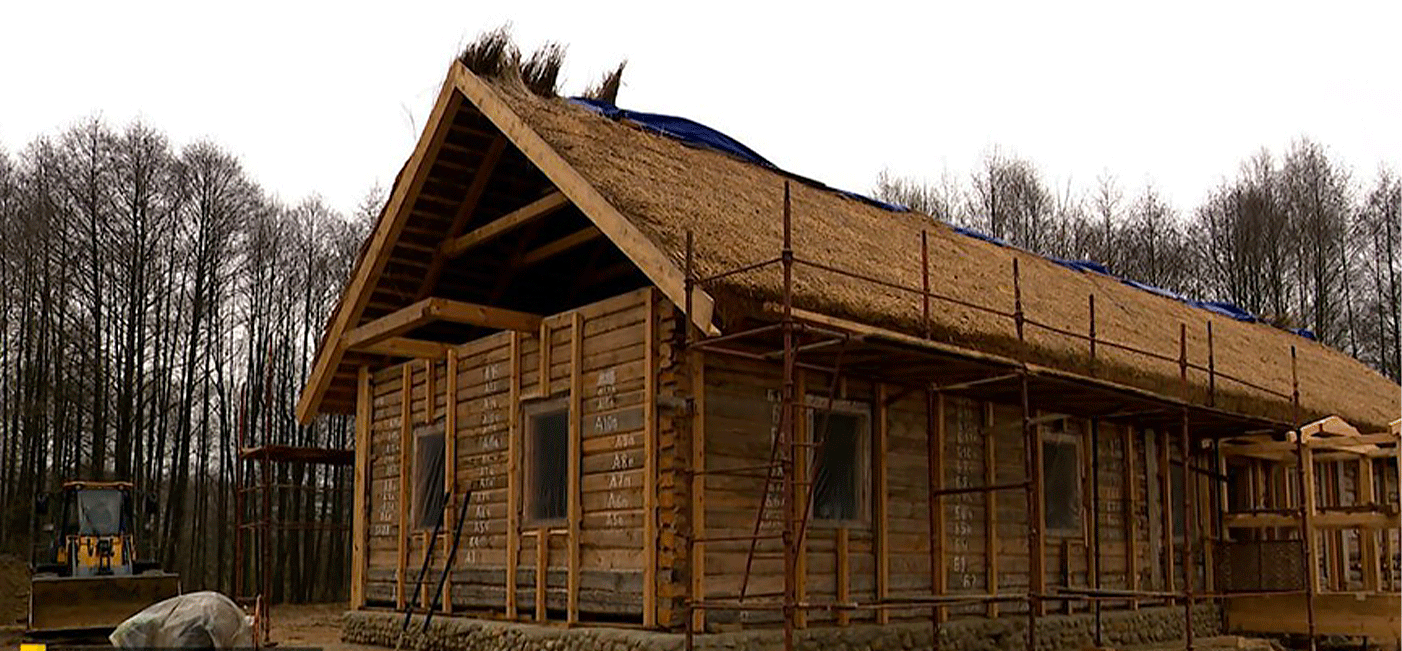 Пад Мінскам узнаўляюць стогадовы паазерскі хутар