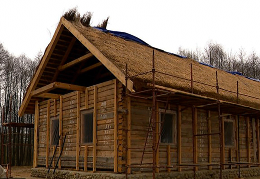 Пад Мінскам узнаўляюць стогадовы паазерскі хутар